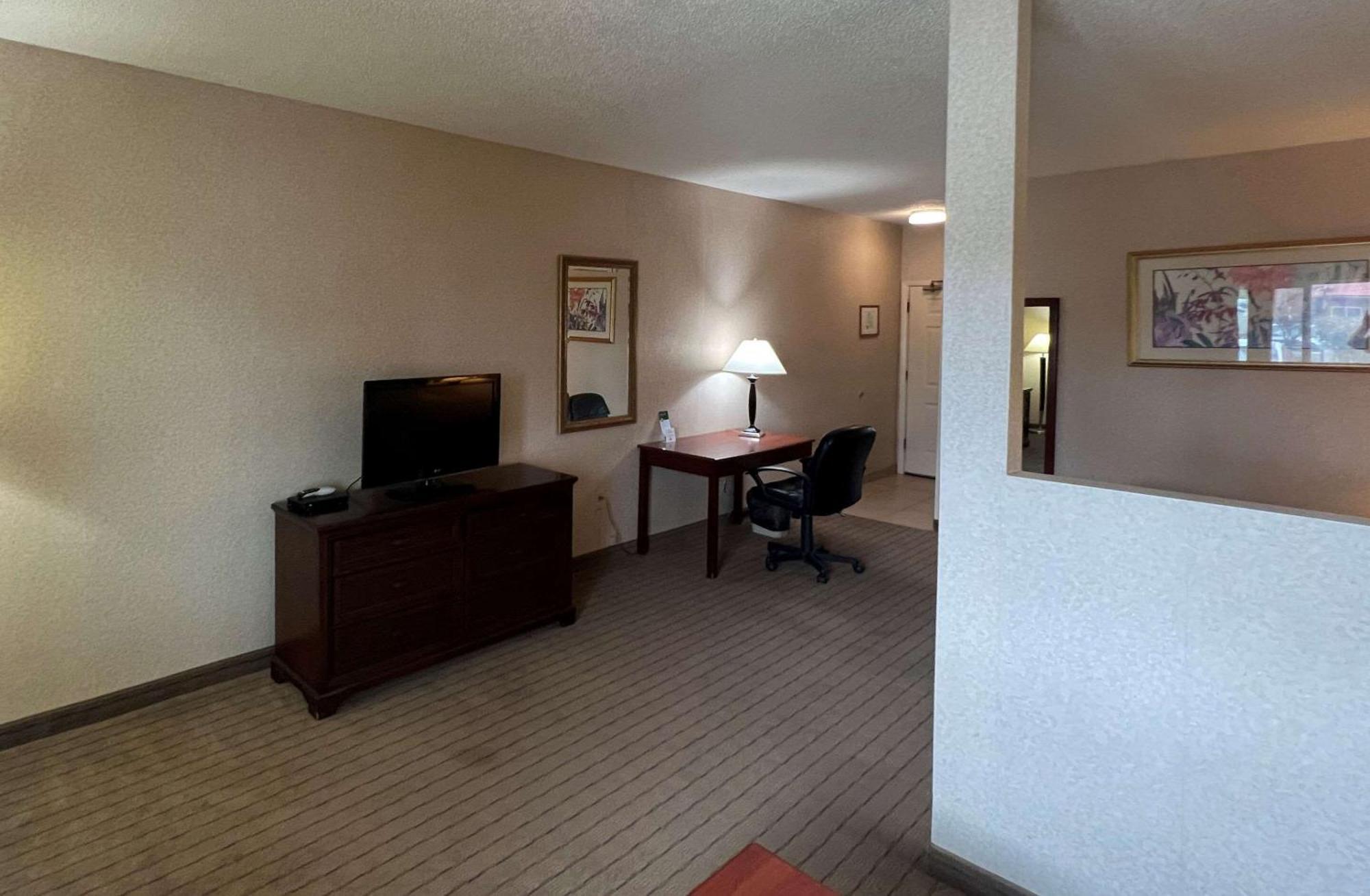 Quality Inn & Suites Grants - I-40 Exterior photo